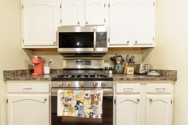 Building Photo - Briargate home on Chancellor for rent!