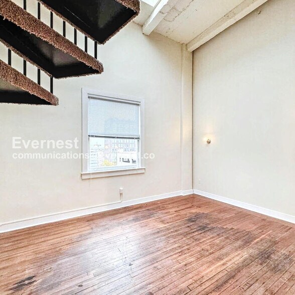 Building Photo - 525 E Grace St