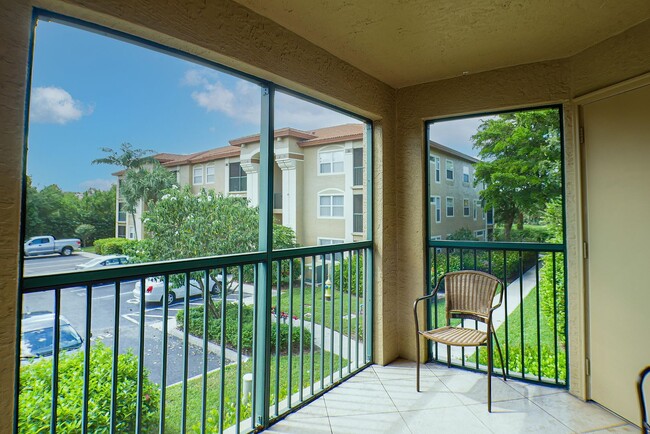 Building Photo - Charming 2 beds 2 baths condo, gated commu...