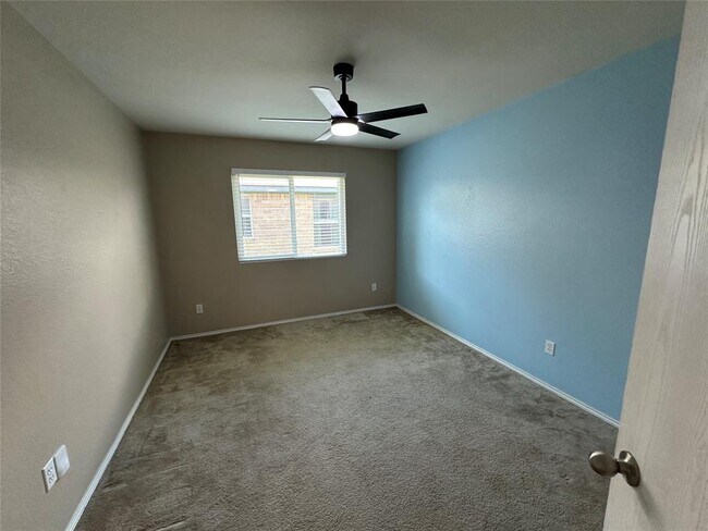 Building Photo - 705 Morgan Dr