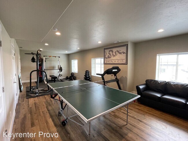 Building Photo - 4 br, 3.5 bath House - 876 s Aspen Loop