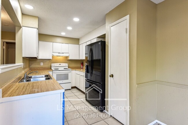 Building Photo - 6704 Windsor Hollow Dr