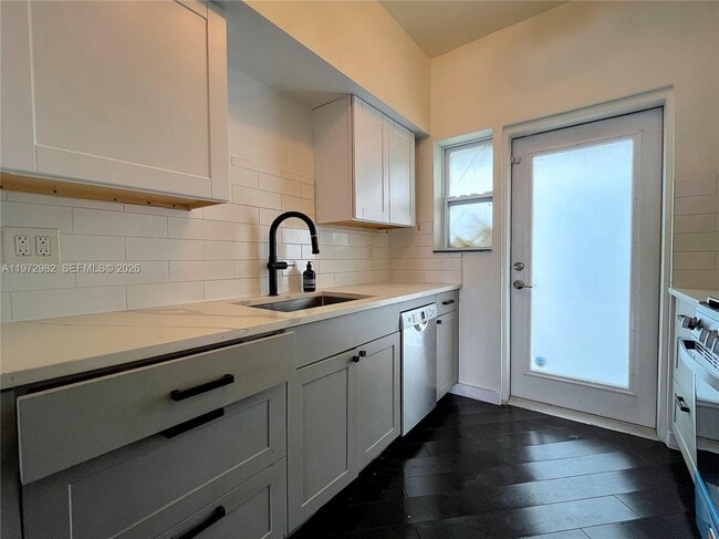 Building Photo - 742 12th St