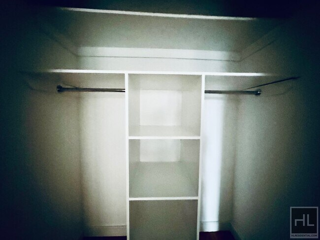Building Photo - large rent stabilized one bedroom with pri...
