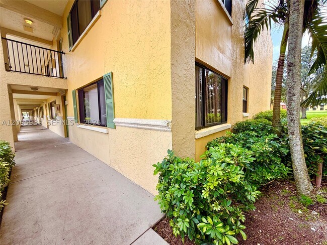 Building Photo - 110 Meadows Cir