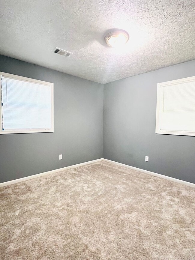 Building Photo - 4 bed, 3 bath home in Opelika!