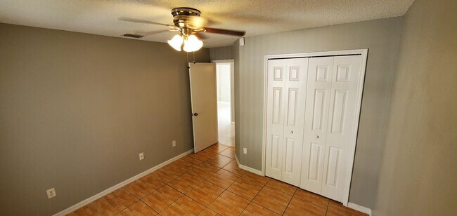 Building Photo - 2370 Harbor Town Dr