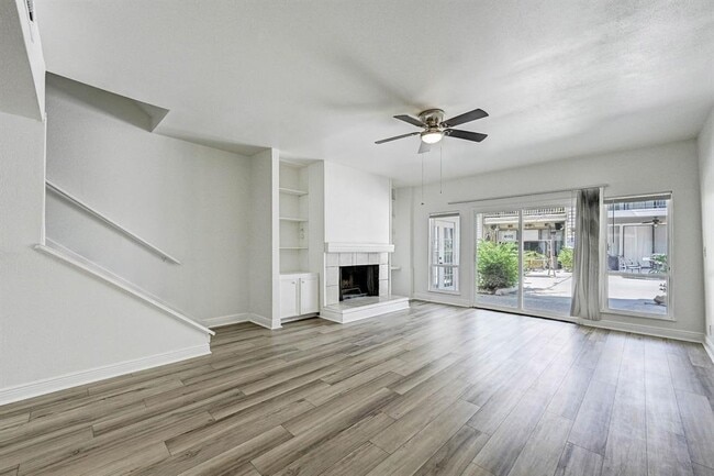 Building Photo - 2022 Lakewood Ct