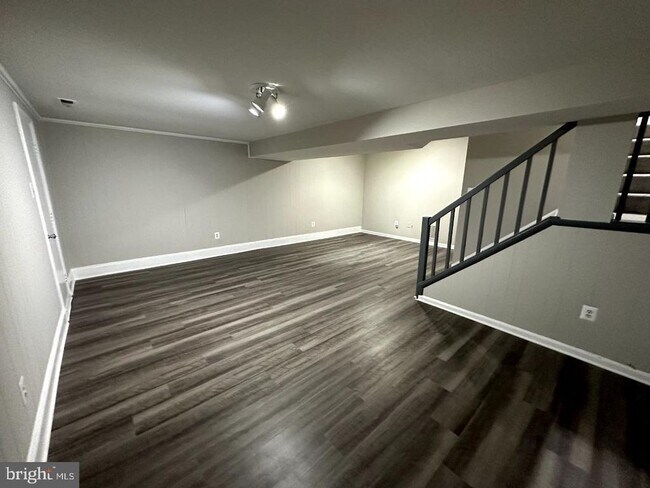 Building Photo - 8121 Fenwick Ct