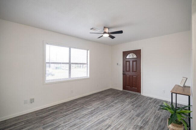 Building Photo - 4901 Richfield Ln