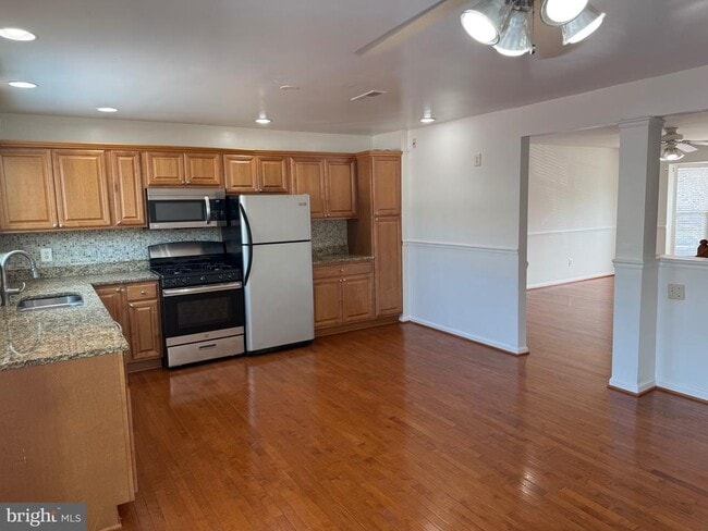 Building Photo - 16918 Toms River Loop