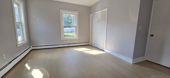 Building Photo - 306 Sigourney St