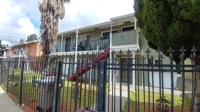 Building Photo - 145 Catron Dr