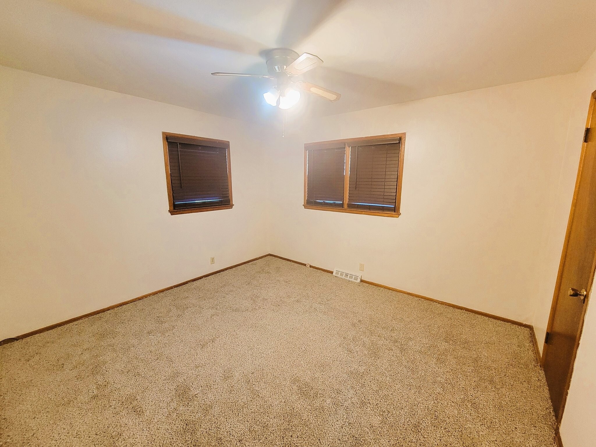Building Photo - 433 S Sheridan St