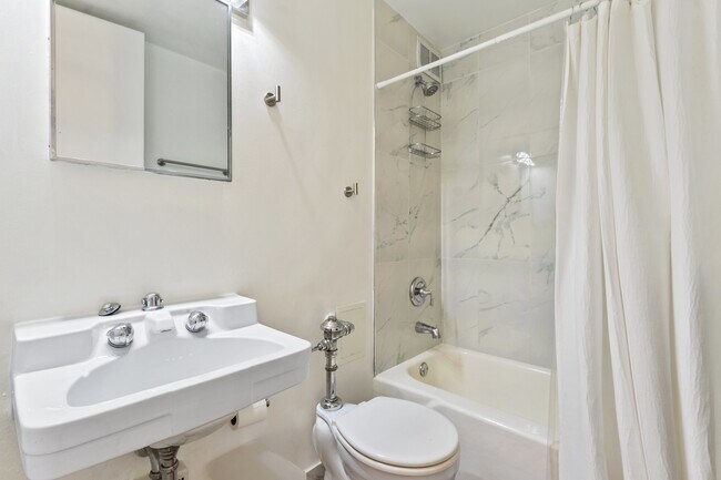 Building Photo - 1450 E 55th Pl