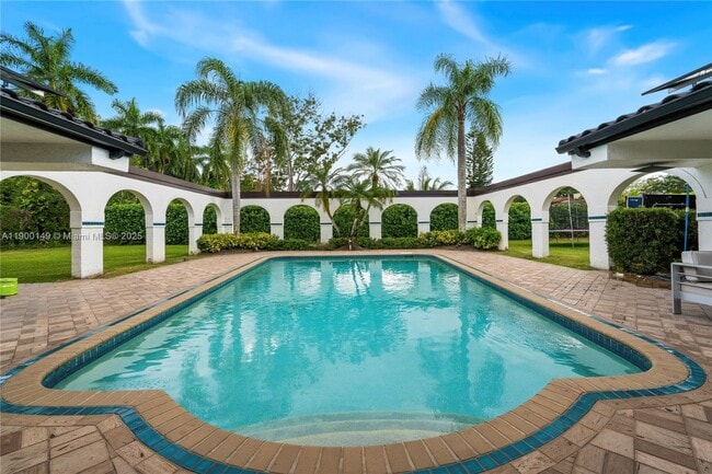 Building Photo - 5820 Palm Tree Rd