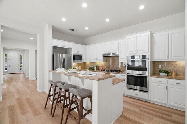 Building Photo - BRIGHT, OPEN RESIDENCE IN RIVERMARK HOME WITH EXCELLENT LAYOUT