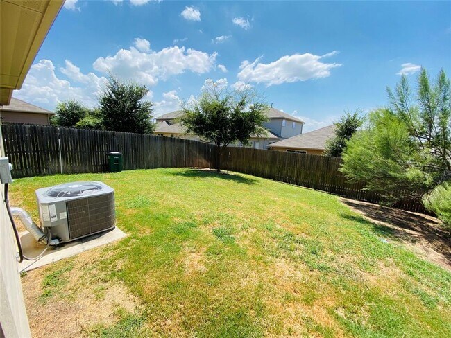 Building Photo - 2013 Langdale Ln
