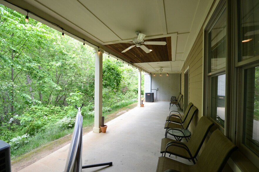 Building Photo - 33 Winterhawk Drive
