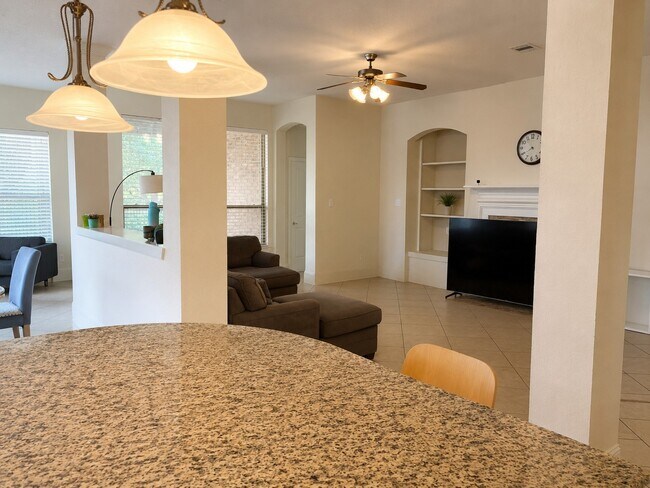 Building Photo - 515 Newington Ln