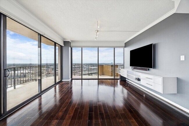 Building Photo - 3350 McCue Rd