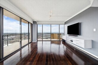 Building Photo - 3350 McCue Rd