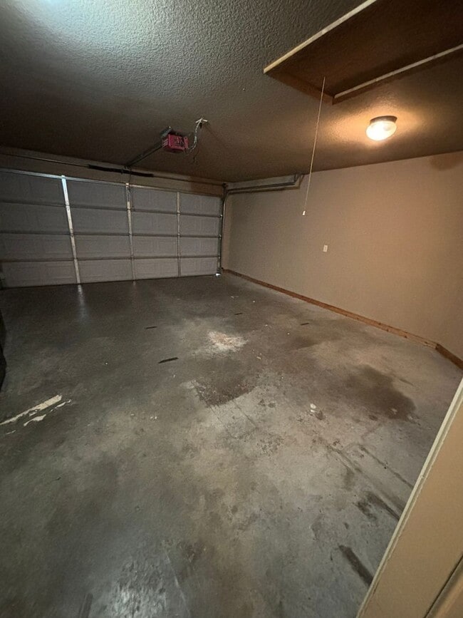 Building Photo - Clabber Creek Subdivision!! Worry Free Law...