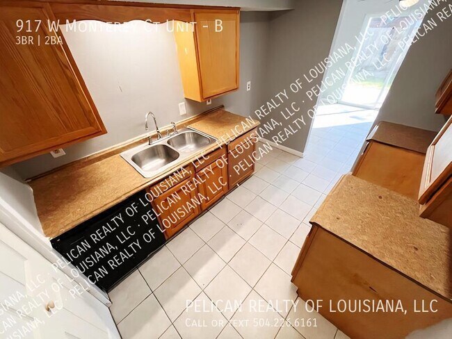 Building Photo - 917 Monterey Ct S