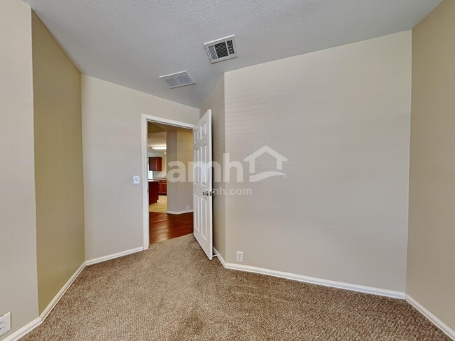 Building Photo - 714 Quail Hollow Dr