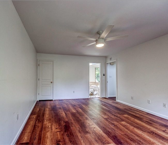 Building Photo - Fox Chapel Luxury Townhome, 4 Bedrooms, 3.5 Bathrooms, 3 Care Garage, Finished Basement.