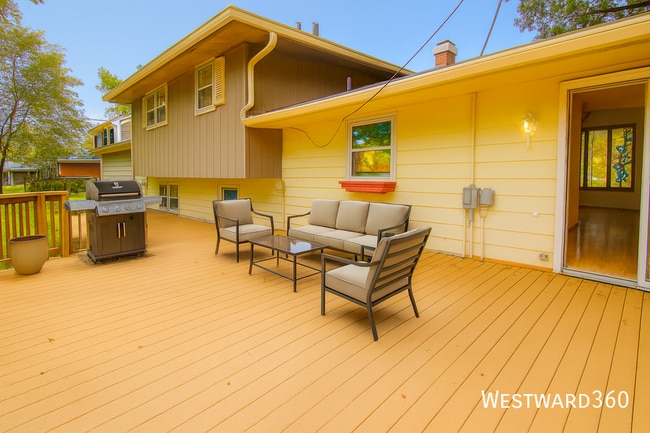 Building Photo - 16 Longwood Dr