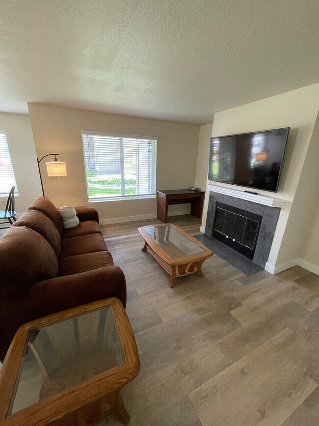 Building Photo - 604 N Columbia Center Blvd