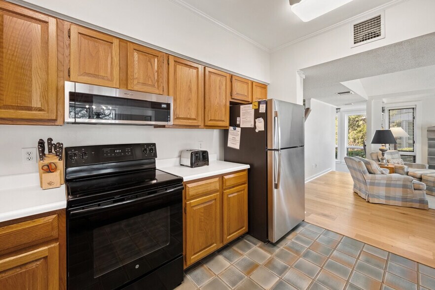 Building Photo - 1 Pioneer Loop