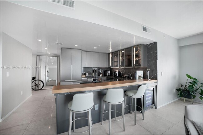 Building Photo - 1900 N Bayshore Dr