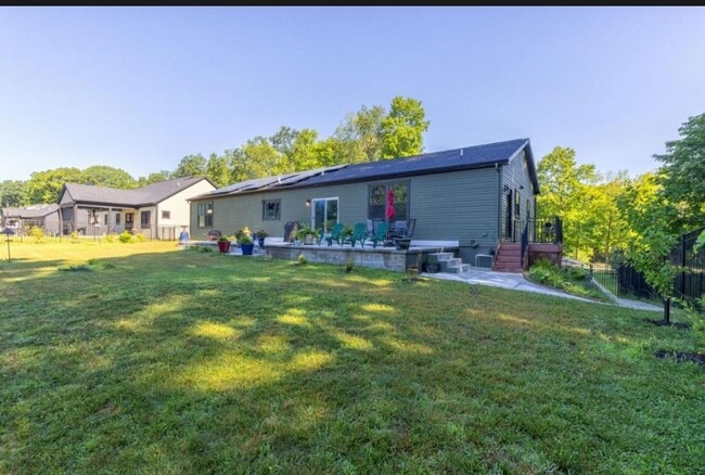 Building Photo - 497 W Center St