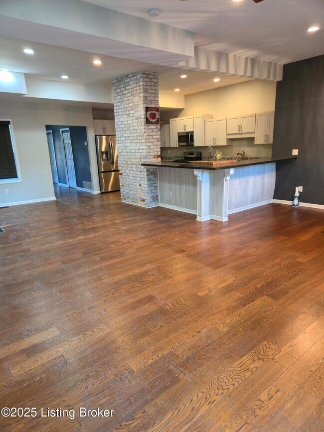 Building Photo - 1449 Mellwood Ave