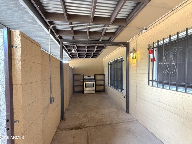 Building Photo - 8331 E Valley Vista Dr