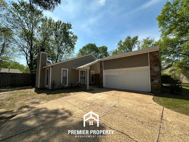 Building Photo - Charming 3BR/2BA Home in 38141 | Vaulted Ceilings, Fireplace & 2-Car Garage