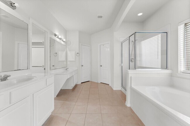 Building Photo - 29902 Legends Ridge Dr