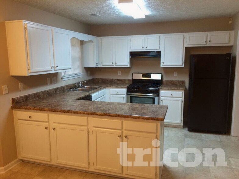 Building Photo - 8437 Glenwoods Dr