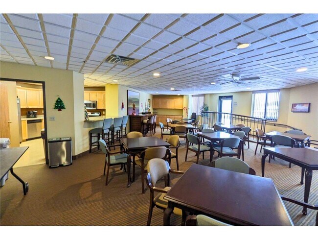 Building Photo - 6500 Woodlake Dr