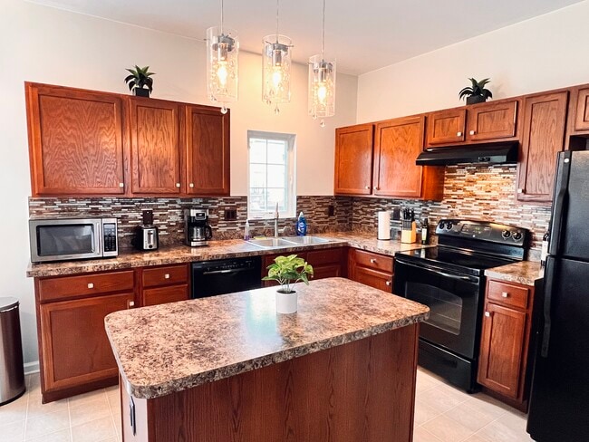 Building Photo - 4148 Strawbridge Ct