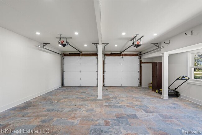 Building Photo - 30728 W 14 Mile Rd