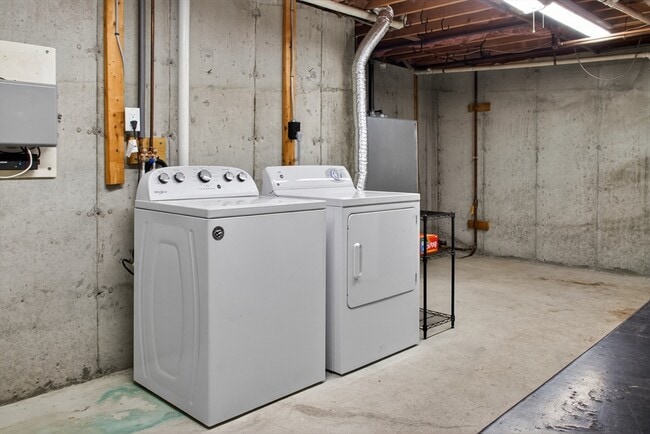 Building Photo - 213 Bayberry Hill Ln