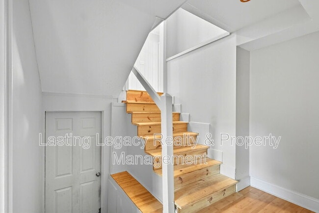 Building Photo - 4850 Ellen Ave