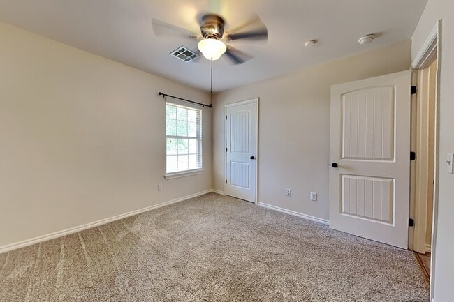 Building Photo - 12505 Edison Dr