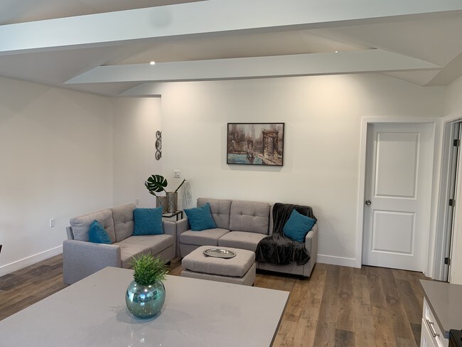 Building Photo - 11313 Delano St