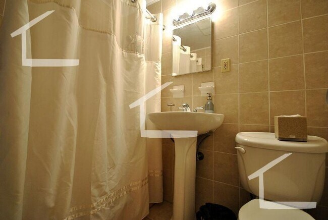 Building Photo - Huge 2 bed in Brookline