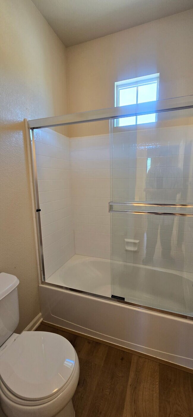 Building Photo - Tracy, Beautiful Home in Award Winning Jef...
