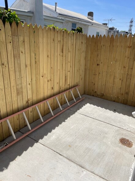 Building Photo - 177 Maiden St